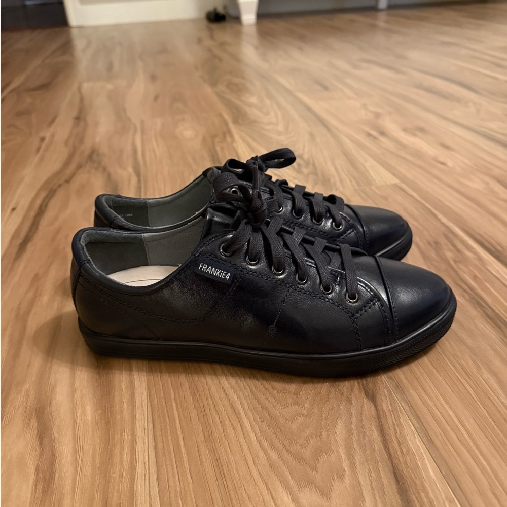 FRANKIE4 navy genuine leather sneakers